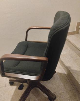 Titolo: Poltrona ufficio vintage anni ’70 in legno