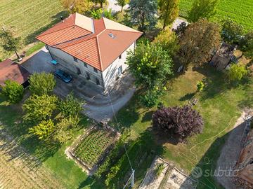 Casa indipendente di 253 m² con più di 5 locali e 