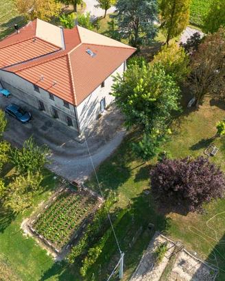 Casa indipendente di 253 m² con più di 5 locali e 