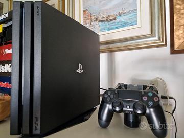 PS4 - PRO 1 TB + 2 controller e base ricarica