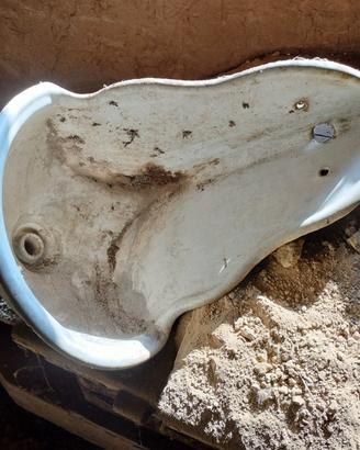 Fontana a parete in ghisa smaltata angolare
