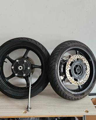 Ruote e gomme 120/70 ZR17 + 160/60 ZR17 (XJ6)