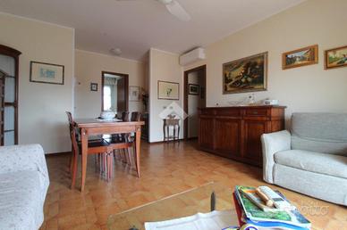 4 LOCALI A CADELBOSCO DI SOPRA