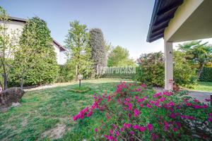 SAMARATE - VILLA CON GIARDINO
