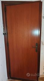 Porte interne in legno color ciliegio/noce
