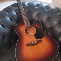 Chitarra acustica Yamaha elettrificata