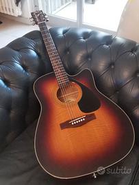 Chitarra acustica Yamaha elettrificata