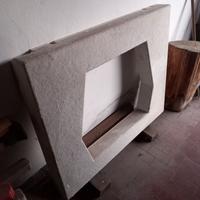 Cornice   in marmo bianco