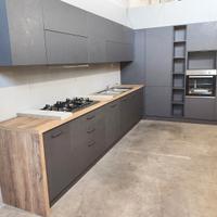 CUCINA DI FINE SERIE NUOVA ADATTABILE