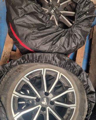 Kit cerchi in lega e gomme invernali DACIA