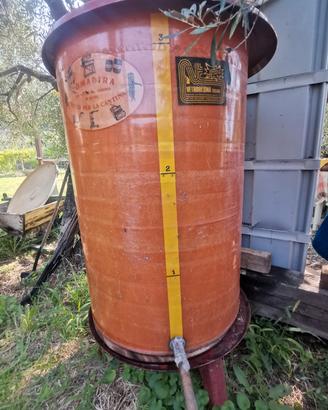 Serbatoio vino in vetroresina da 300l, 75l e 50l