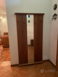 Appendiabiti da ingresso con specchio centrale