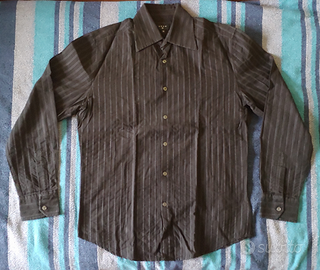 Camicia nera sfiancata