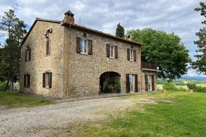 Rustico / Casale di 300 m² con più di 5 locali e p