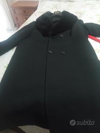 cappotto con collo di pelliccia 