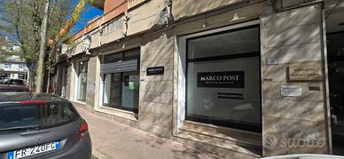 Locale fronte strada in via Gramsci