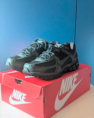 Nike zoom vomero 5 nere da uomo  taglia 42 nuove 