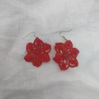 orecchini con pietre fatti all'uncinetto 