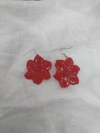 orecchini con pietre fatti all'uncinetto 