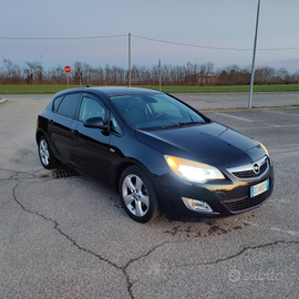 Opel Astra J 2010