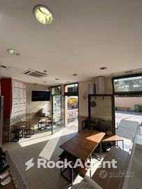 LOCALE COMMERCIALE SU STRADA PRINCIPALE