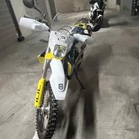 Husqvarna 701 enduro. 1600 km. Arrow completo incl