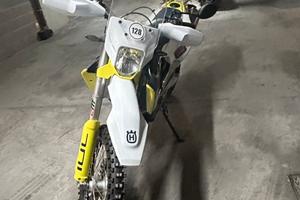 Husqvarna 701 enduro. 1600 km. Arrow completo incl