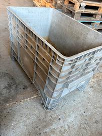 Cassa in plastica grigia