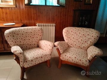poltroncine con struttura in legno 