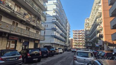 NEGOZIO A NAPOLI