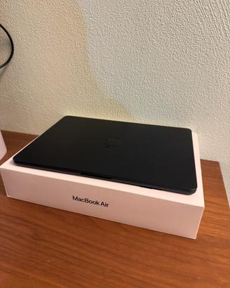 Macbook Air 13” con chip Apple M2, SSD 256 gb