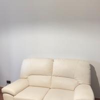 Divano bianco in pelle