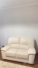Divano bianco in pelle
