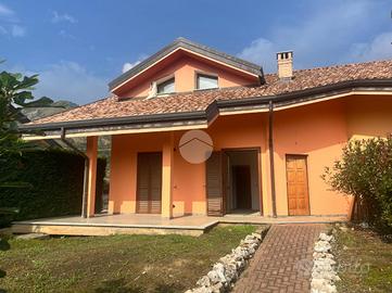 VILLA A SCHIERA D'ANGOLO A GIVOLETTO