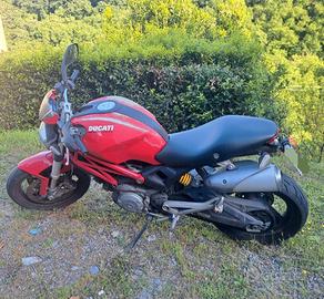 Ducati Monster 696