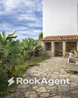 Casa indipendente di 150 m² con 3 locali e box aut