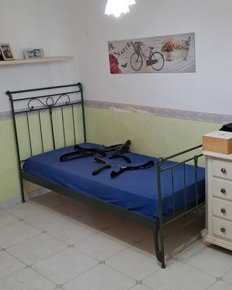 Letto singolo in ferro battuto