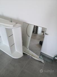 specchio contenitore con luci bagno
