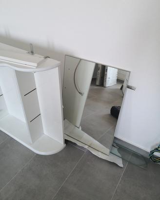 specchio contenitore con luci bagno