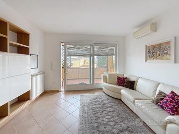 Appartamento con ampio terrazzo