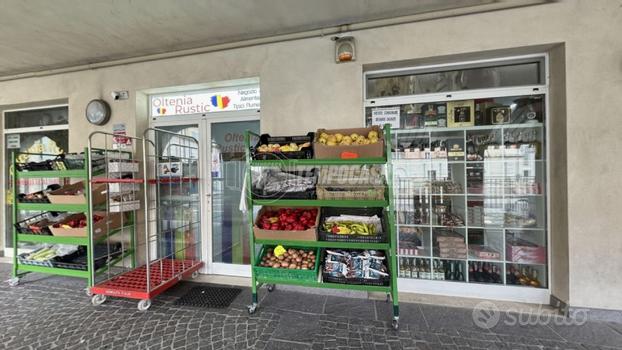 Negozio a Chiari Piazza del Granaio 2 locali