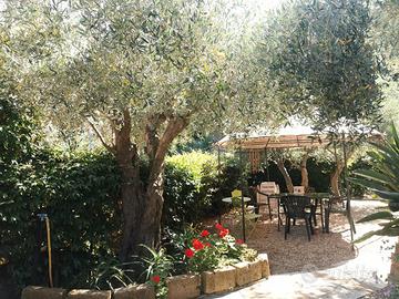 Appartamento con Balconata Vista Mare Giardino