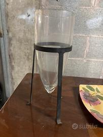 Vaso conico vetro con supporto tre piedi in ferro