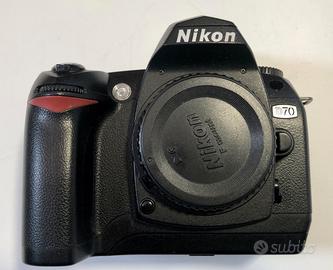 NIKON D70 + IMBALLO ORIGINALE AS NEW
