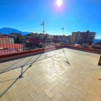 2 LOCALI A TORRE DEL GRECO