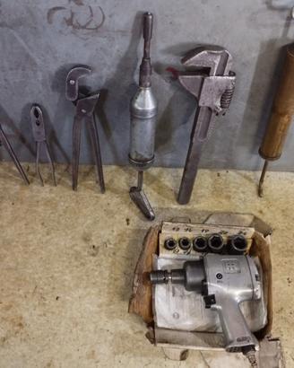 attrezzi vari in ferro e ottone