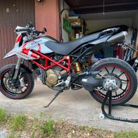 Ducati hypermotard 1100