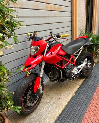 Ducati hypermotard 1100