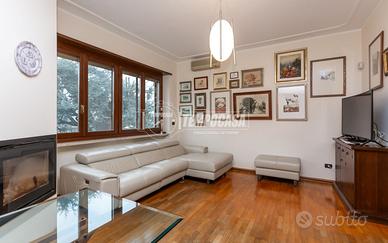 4LOCALI CON DOPPI SERVIZI E BOX AUTO DOPPIO