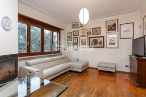 4LOCALI CON DOPPI SERVIZI E BOX AUTO DOPPIO